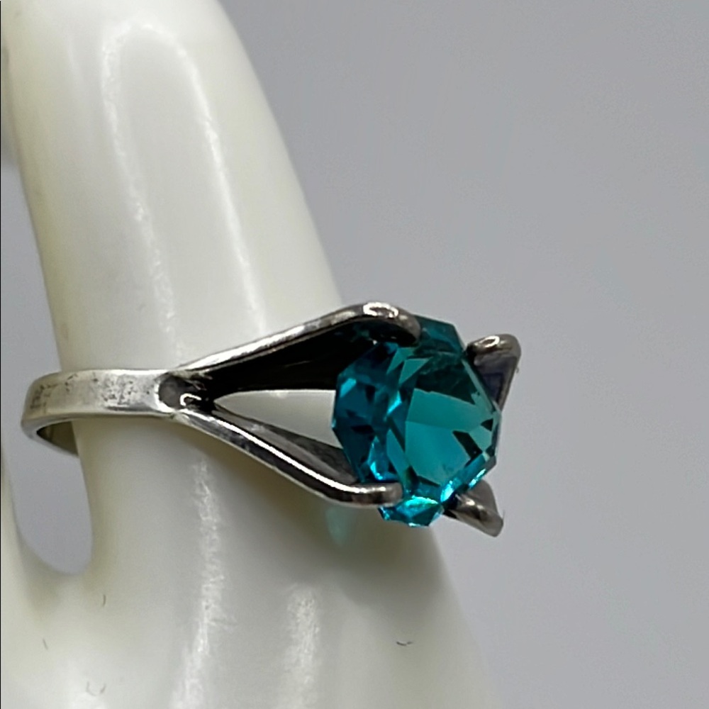 Designer modernist Sterling Silver blue-green faceted glass ring size 6